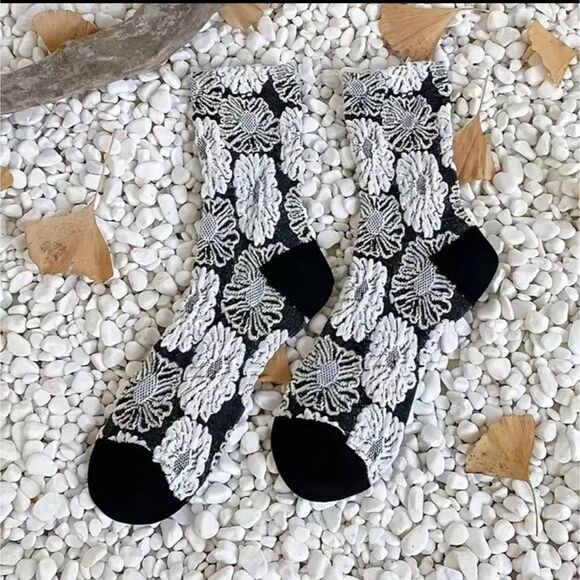 Cottagecore Embroidered floral tube dress Socks black and white bows - Picture 5 of 6